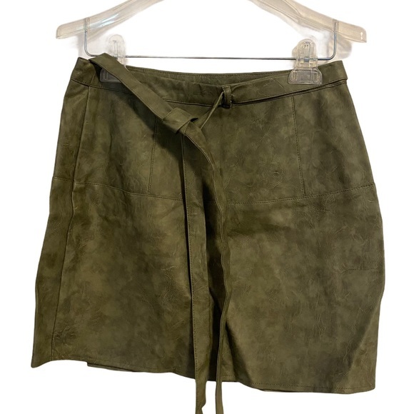 Mint Vanilla Faux Leather Tie Skirt - Picture 2 of 7